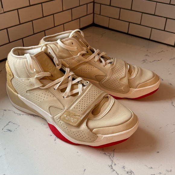 Nike Zion size 13 (like new) - Picture 3 of 6